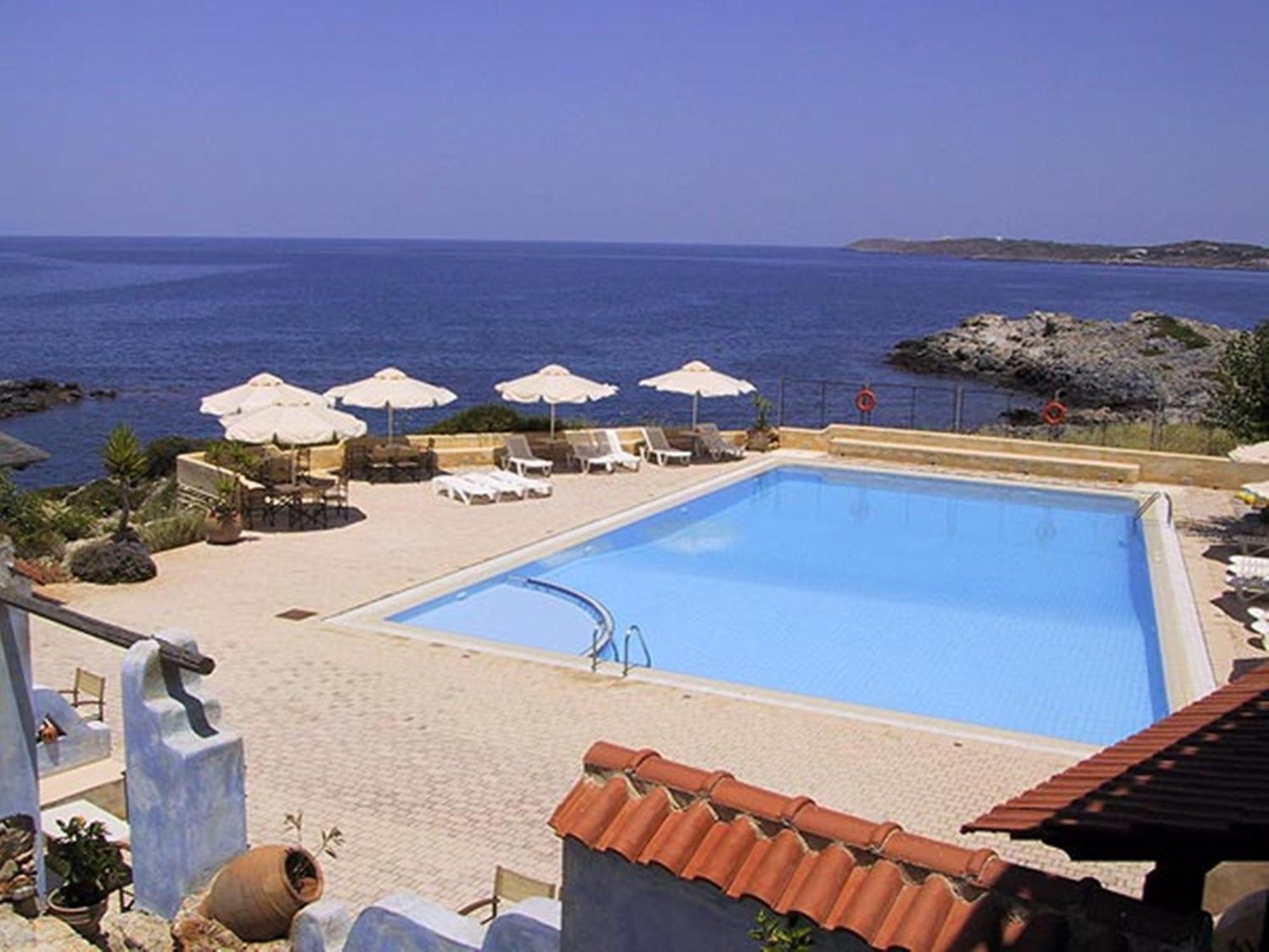 Giorgi'S Blue Apartments Kalathas Bagian luar foto