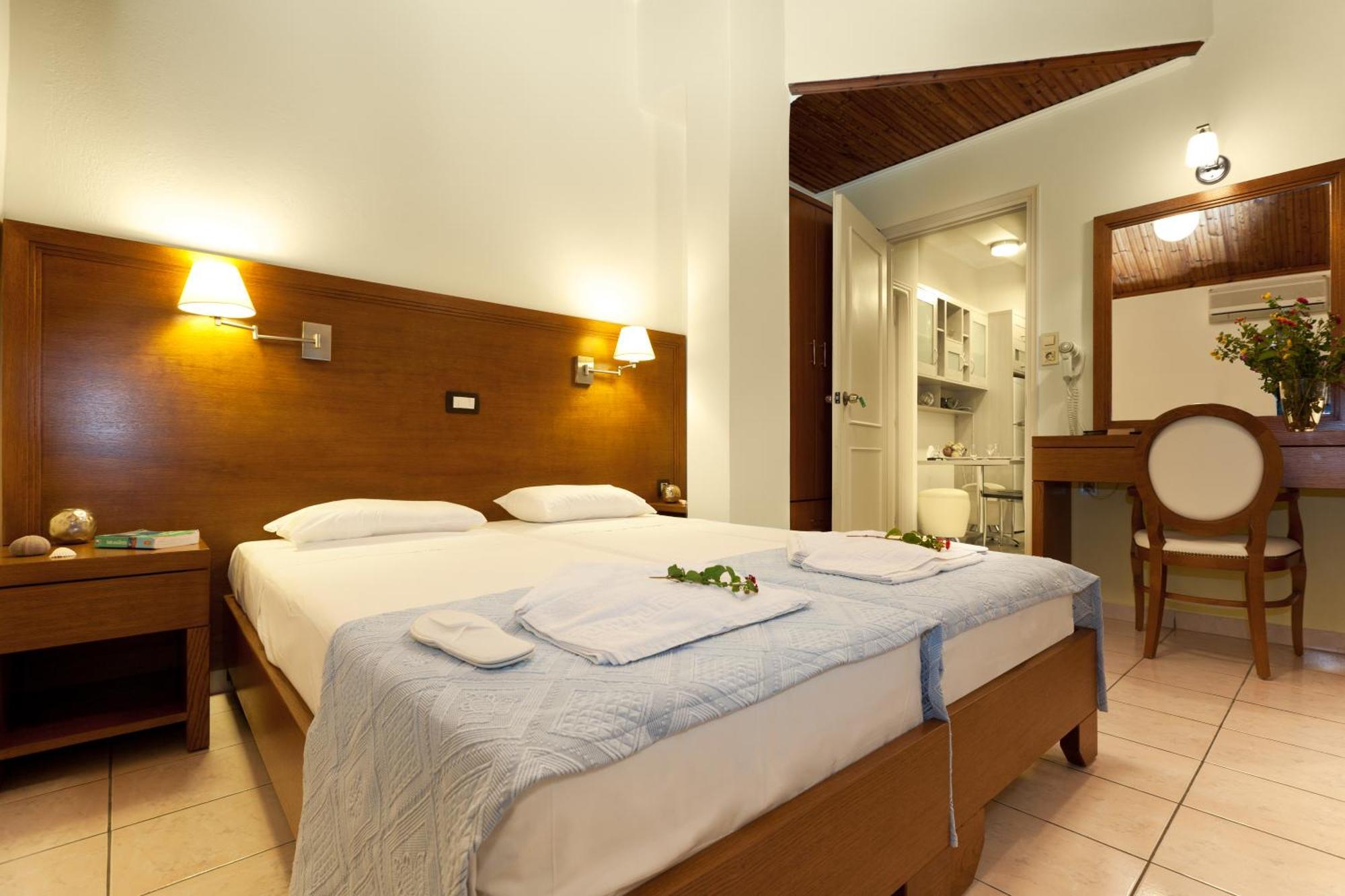 Giorgi'S Blue Apartments Kalathas Bagian luar foto